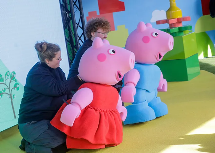 Playdate With Peppa & George 700X500