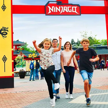 Ninjago Portal Med Fam 1920X1080px