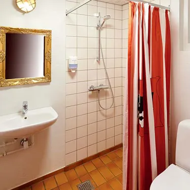 LEGOLAND Holiday Village Pirate Room Toilet 700X500